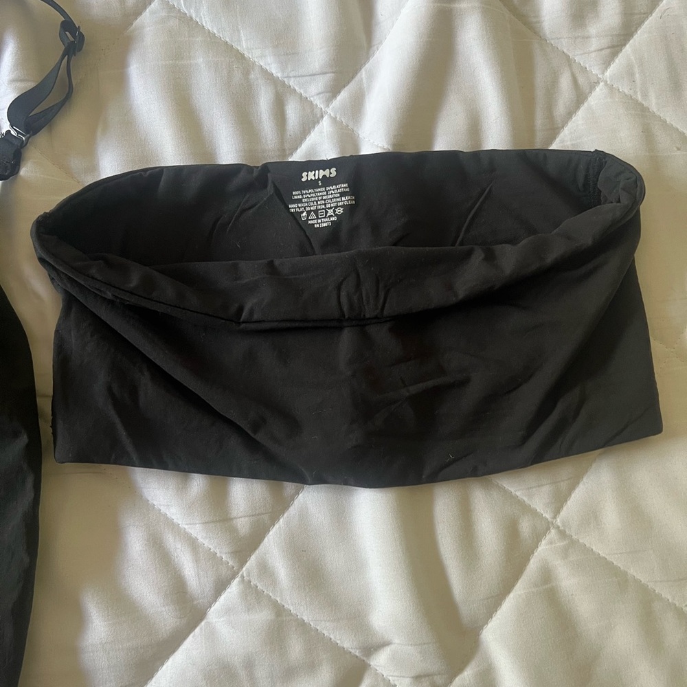 SKIMS Black Tops - Picture 3 of 3